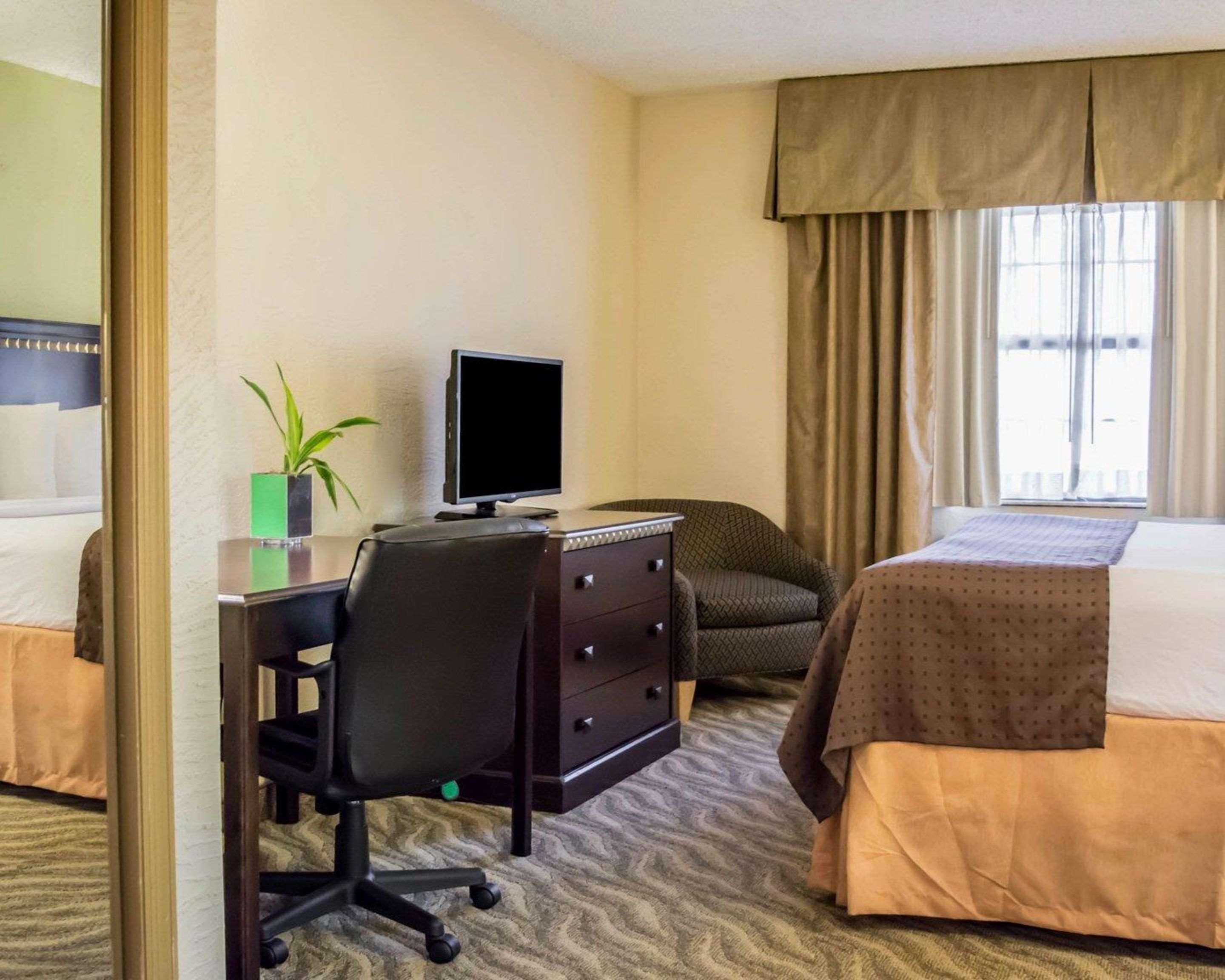 Hotel Clarion Pointe Tampa-Brandon Near Fairgrounds And Casino Mango Exterior foto