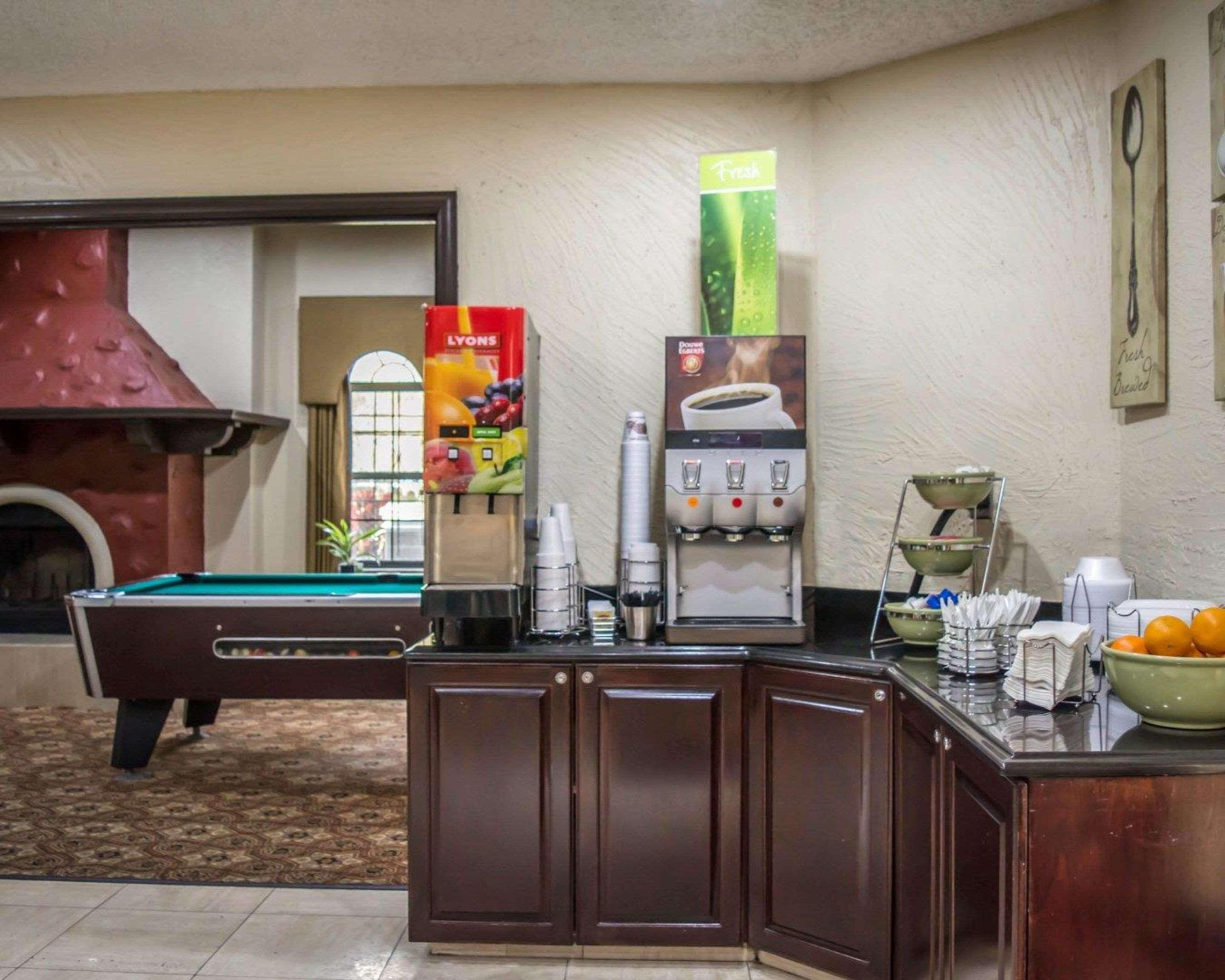 Hotel Clarion Pointe Tampa-Brandon Near Fairgrounds And Casino Mango Exterior foto