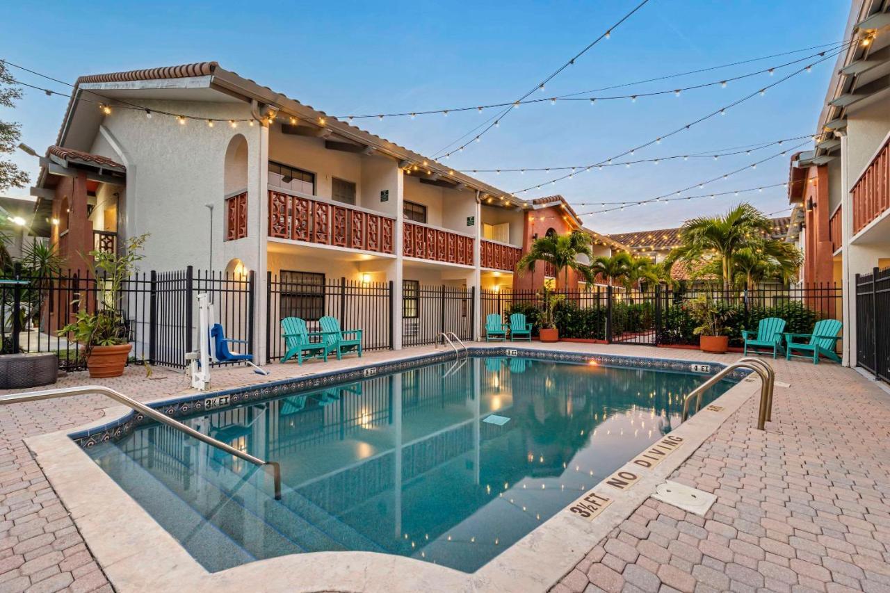 Hotel Clarion Pointe Tampa-Brandon Near Fairgrounds And Casino Mango Exterior foto