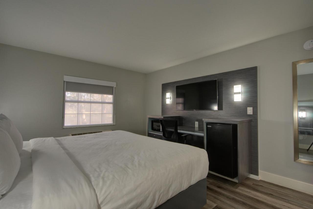 Hotel Clarion Pointe Tampa-Brandon Near Fairgrounds And Casino Mango Exterior foto