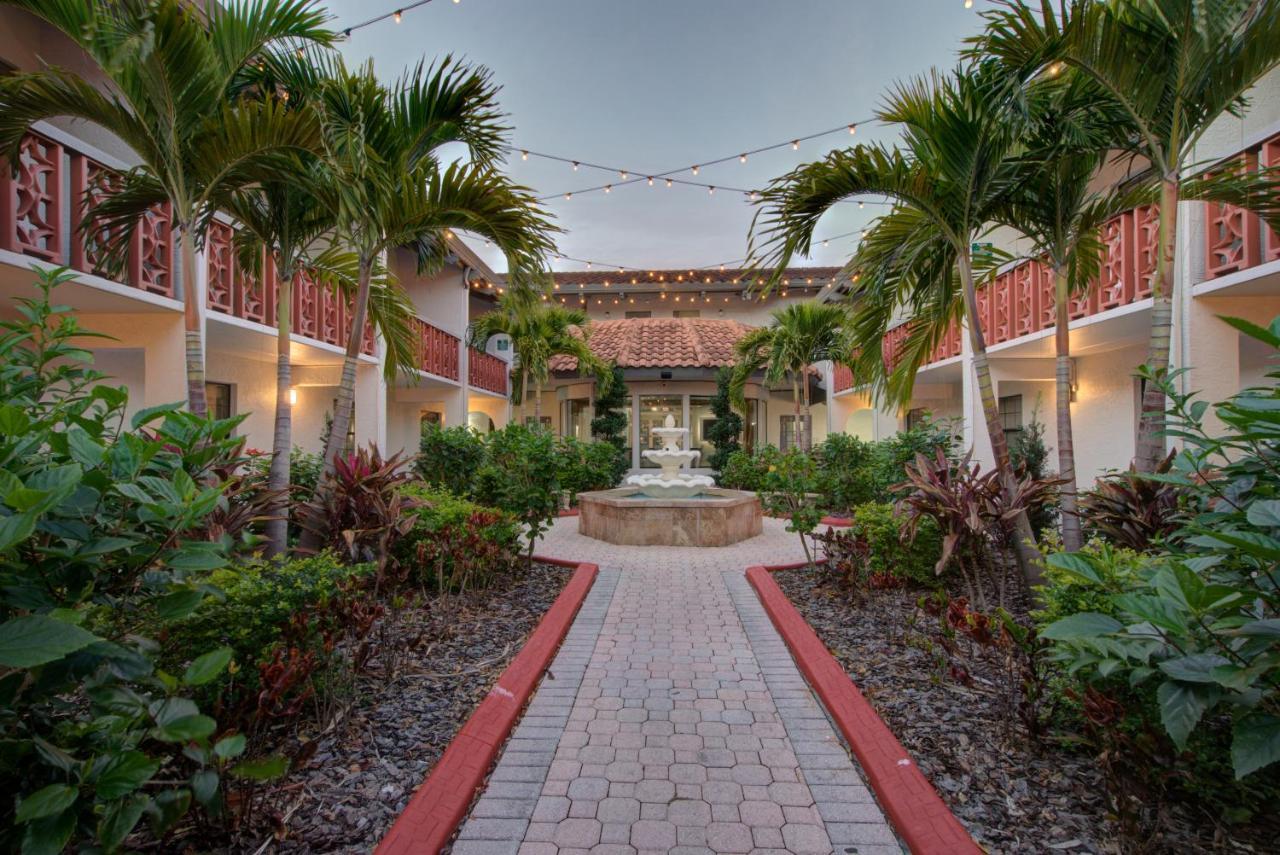 Hotel Clarion Pointe Tampa-Brandon Near Fairgrounds And Casino Mango Exterior foto