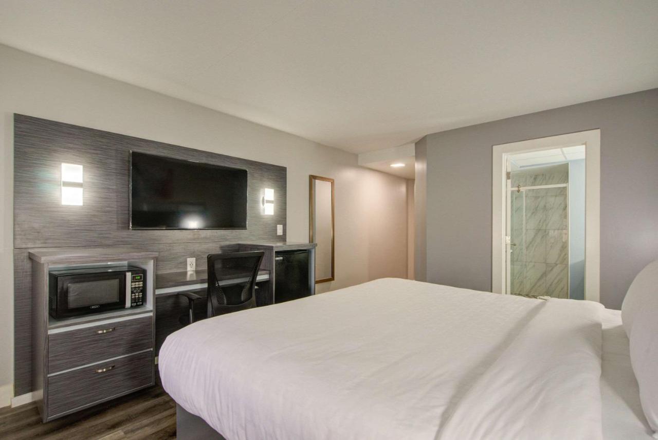 Hotel Clarion Pointe Tampa-Brandon Near Fairgrounds And Casino Mango Exterior foto