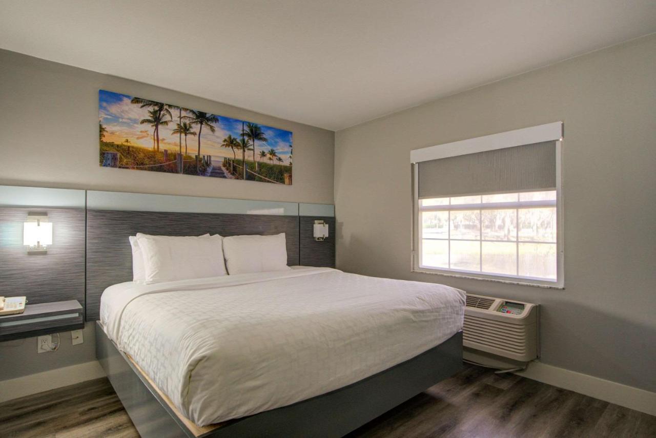 Hotel Clarion Pointe Tampa-Brandon Near Fairgrounds And Casino Mango Exterior foto